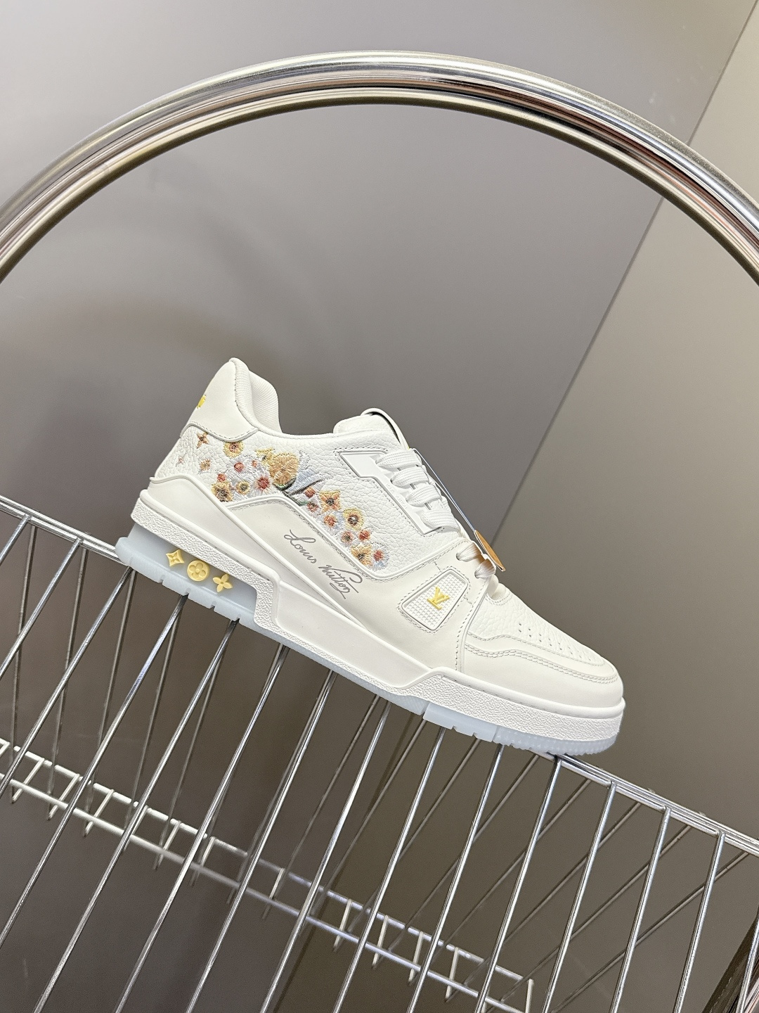 Louis Vuitton路易威登经典Trainer 系列运动鞋超多明星网红种草 鞋身以复古篮球鞋为灵感