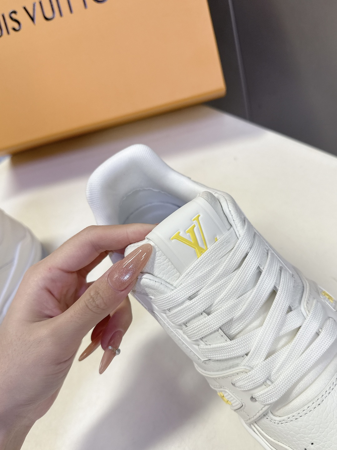 Louis Vuitton路易威登经典Trainer 系列运动鞋超多明星网红种草 鞋身以复古篮球鞋为灵感