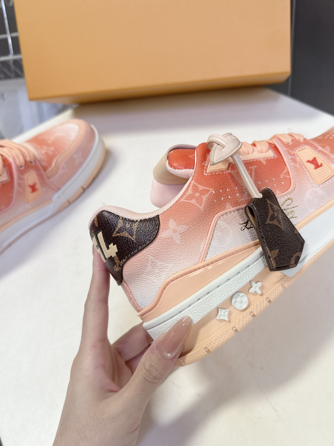 Louis Vuitton路易威登经典Trainer 系列运动鞋超多明星网红种草 鞋身以复古篮球鞋为灵感