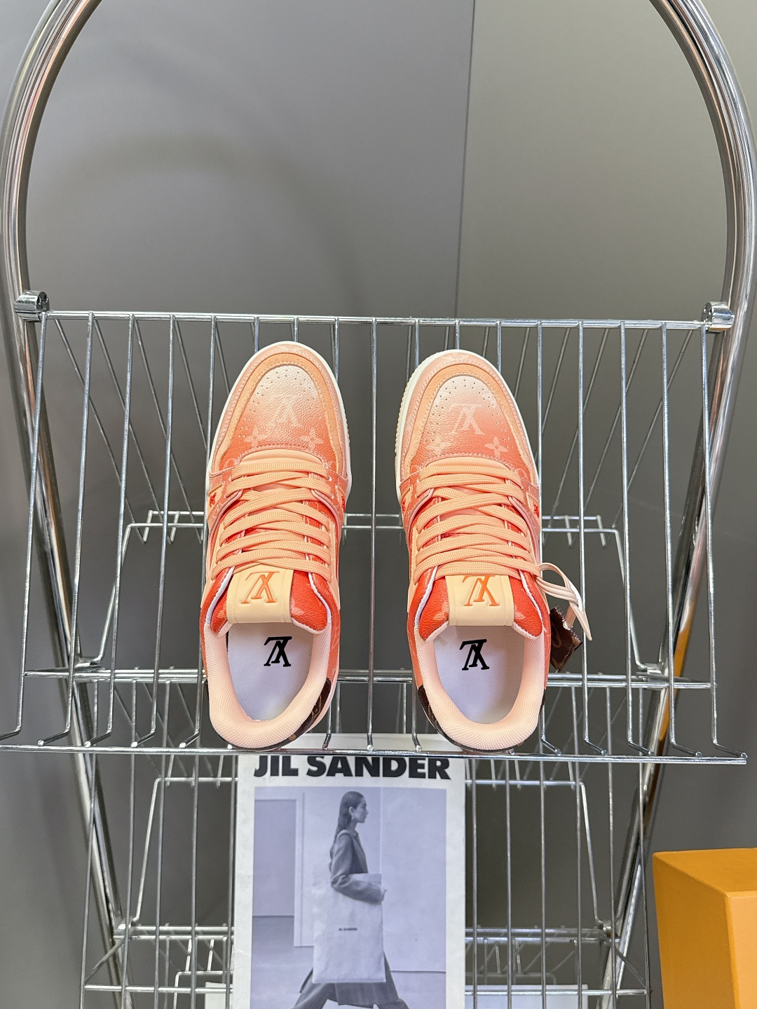 Louis Vuitton路易威登经典Trainer 系列运动鞋超多明星网红种草 鞋身以复古篮球鞋为灵感