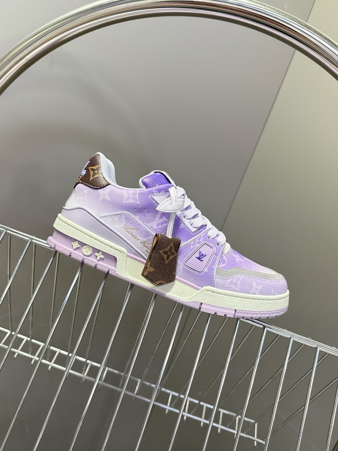Louis Vuitton路易威登经典Trainer 系列运动鞋超多明星网红种草 鞋身以复古篮球鞋为灵感