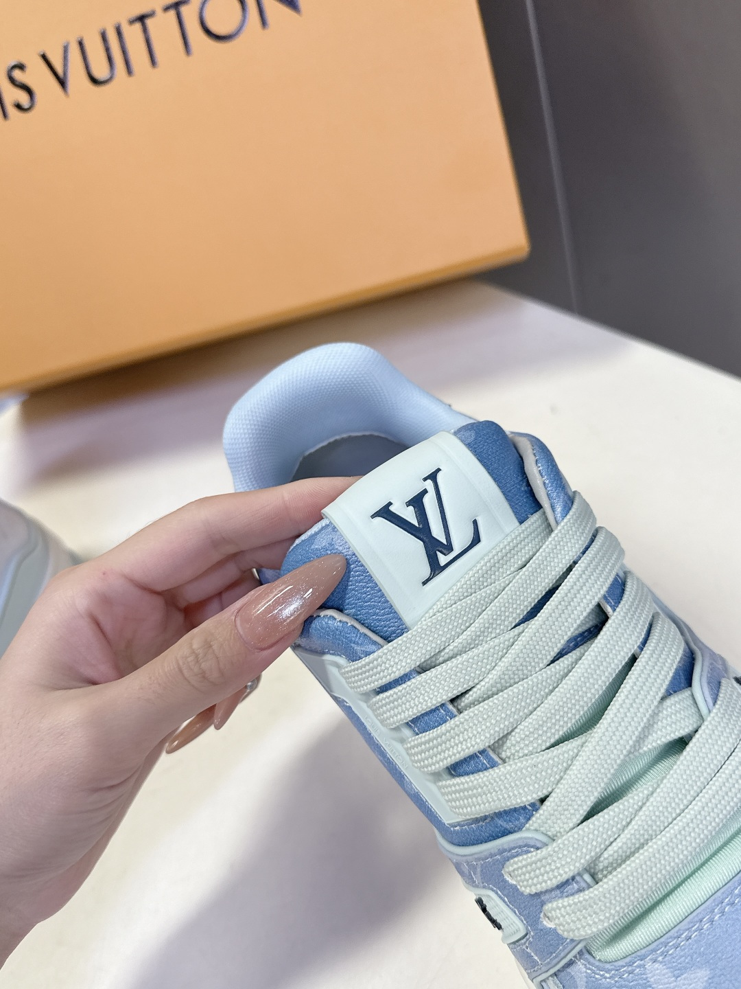 Louis Vuitton路易威登经典Trainer 系列运动鞋超多明星网红种草 鞋身以复古篮球鞋为灵感