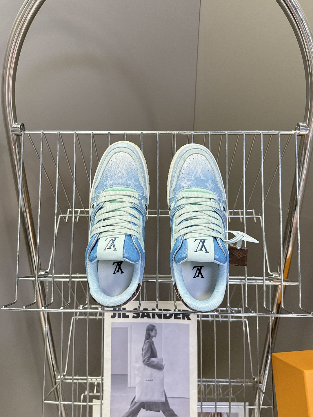 Louis Vuitton路易威登经典Trainer 系列运动鞋超多明星网红种草 鞋身以复古篮球鞋为灵感