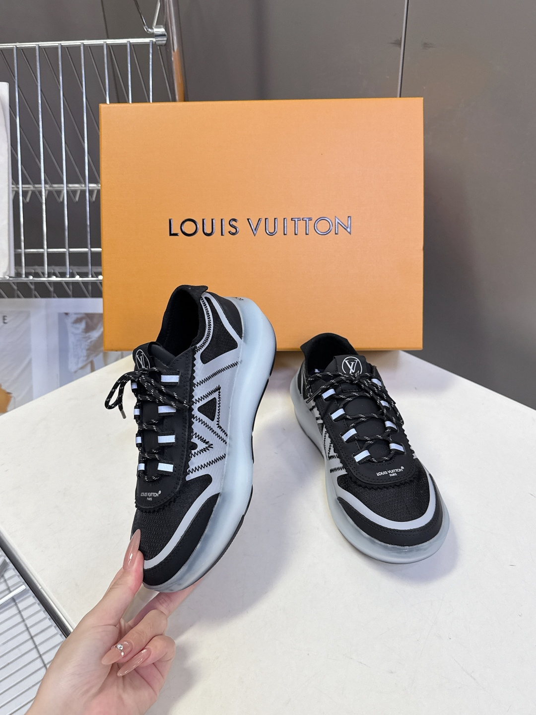 Louis Vuitton 路易威登LOUIS VUITTON春夏最新款网面半透明休闲运动鞋