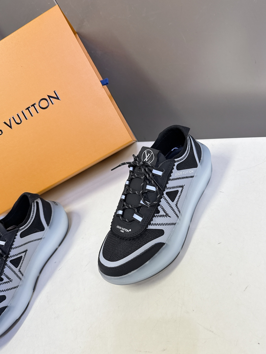 Louis Vuitton 路易威登LOUIS VUITTON春夏最新款网面半透明休闲运动鞋