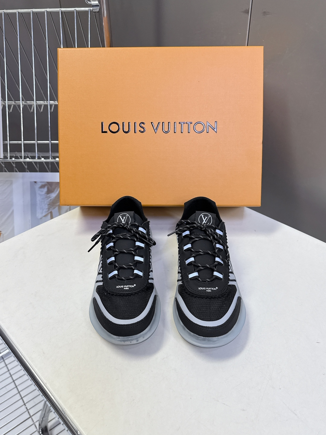 Louis Vuitton 路易威登LOUIS VUITTON春夏最新款网面半透明休闲运动鞋