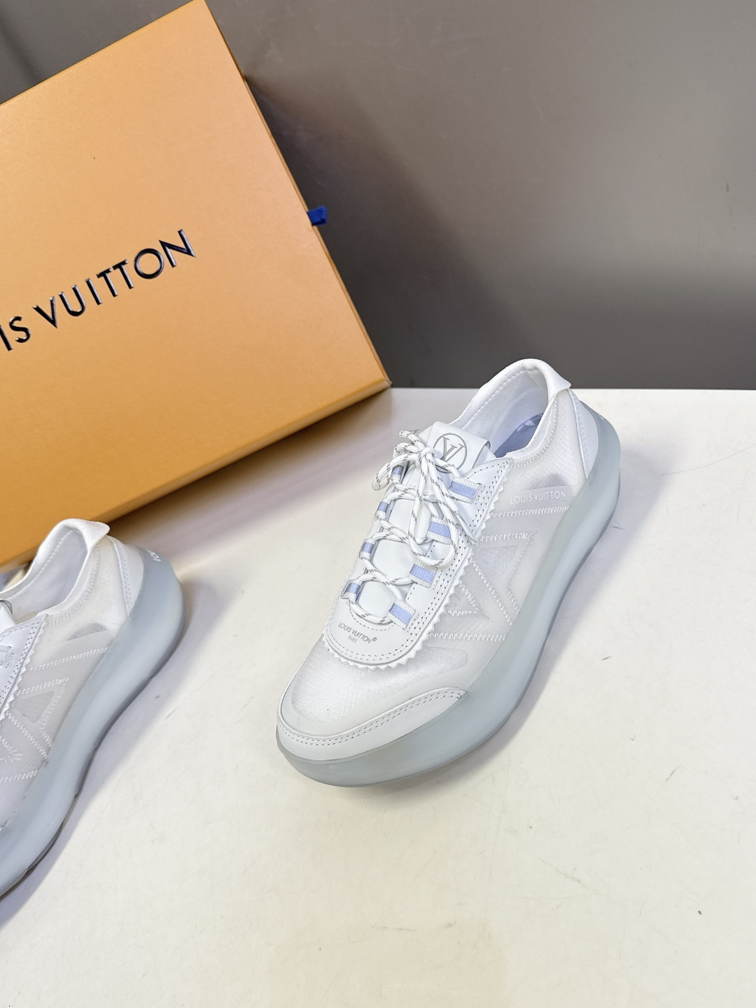 Louis Vuitton 路易威登LOUIS VUITTON春夏最新款网面半透明休闲运动鞋