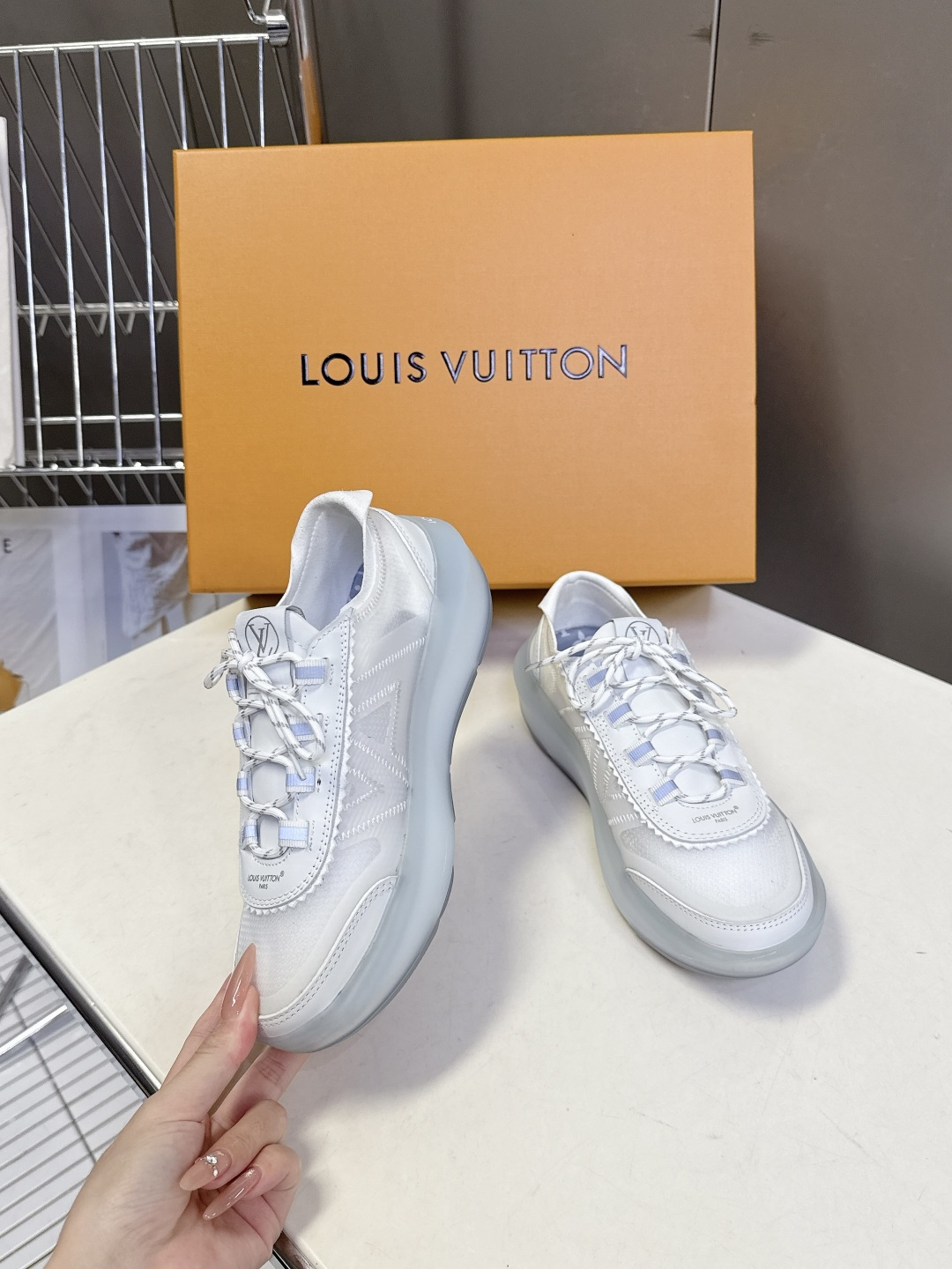 Louis Vuitton 路易威登LOUIS VUITTON春夏最新款网面半透明休闲运动鞋