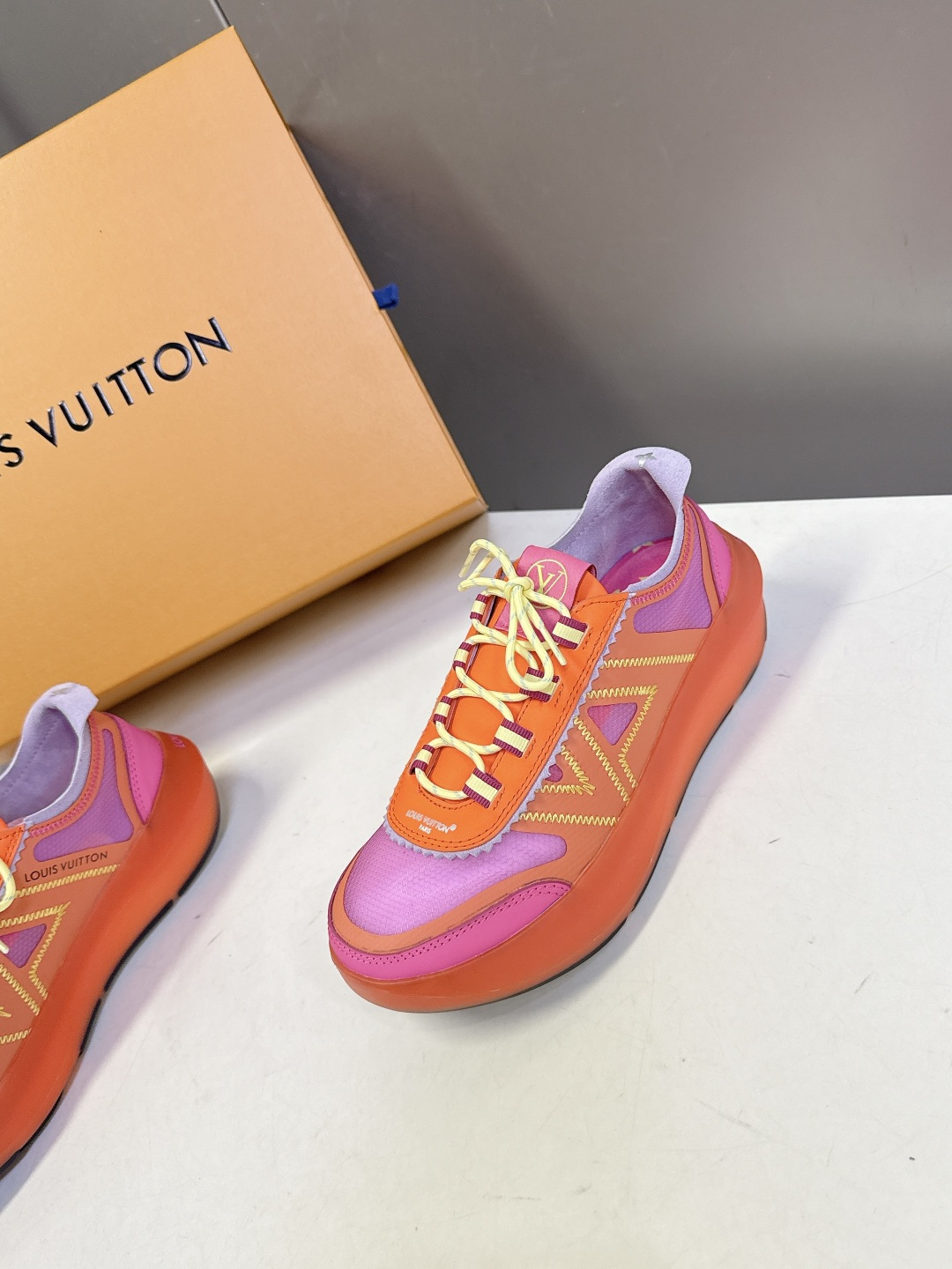 Louis Vuitton 路易威登LOUIS VUITTON春夏最新款网面半透明休闲运动鞋