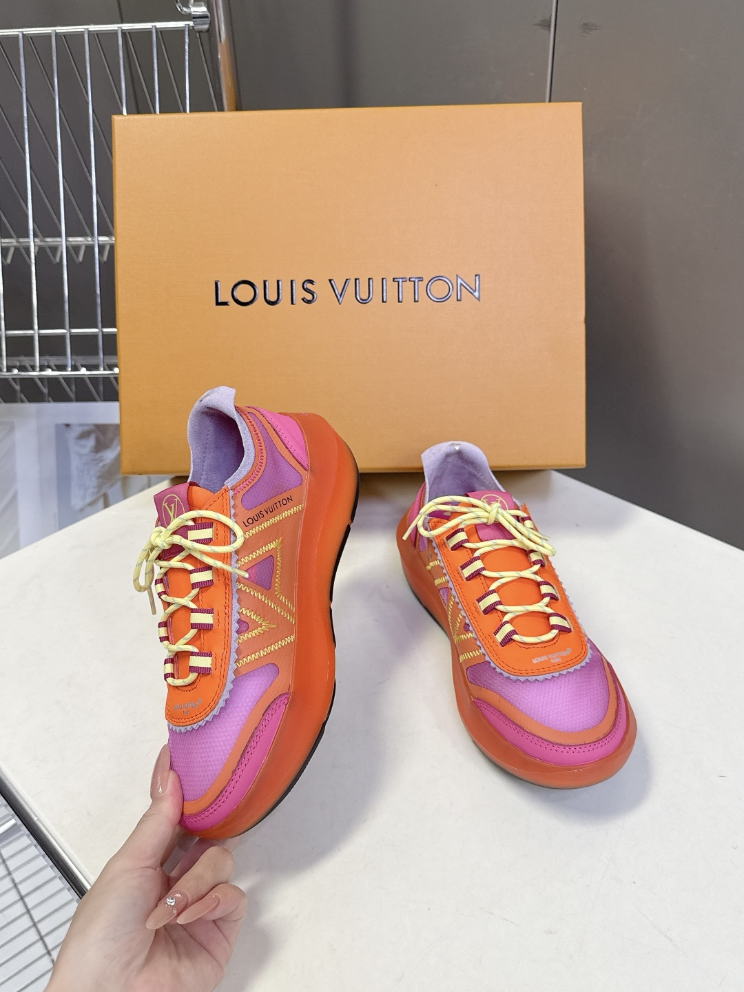 Louis Vuitton 路易威登LOUIS VUITTON春夏最新款网面半透明休闲运动鞋