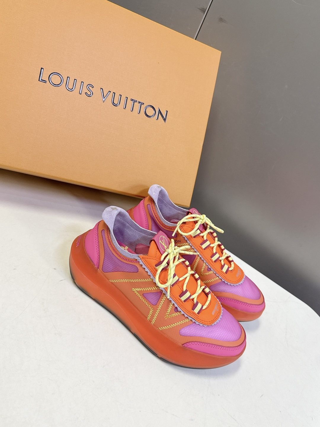 Louis Vuitton 路易威登LOUIS VUITTON春夏最新款网面半透明休闲运动鞋