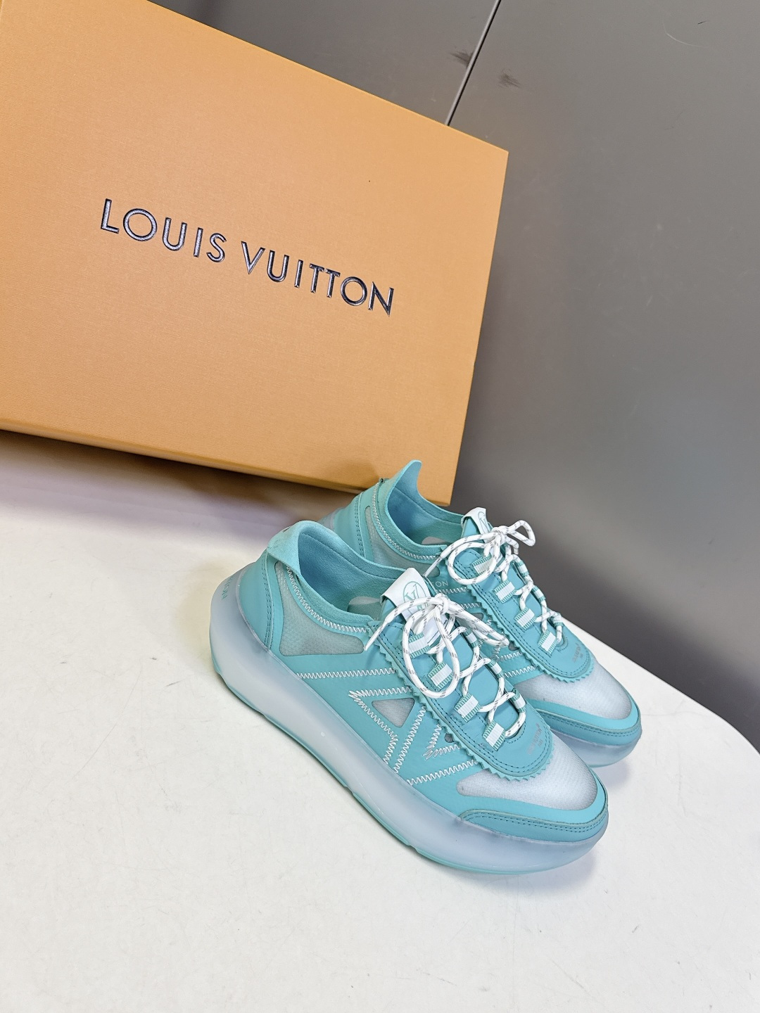 Louis Vuitton 路易威登LOUIS VUITTON春夏最新款网面半透明休闲运动鞋