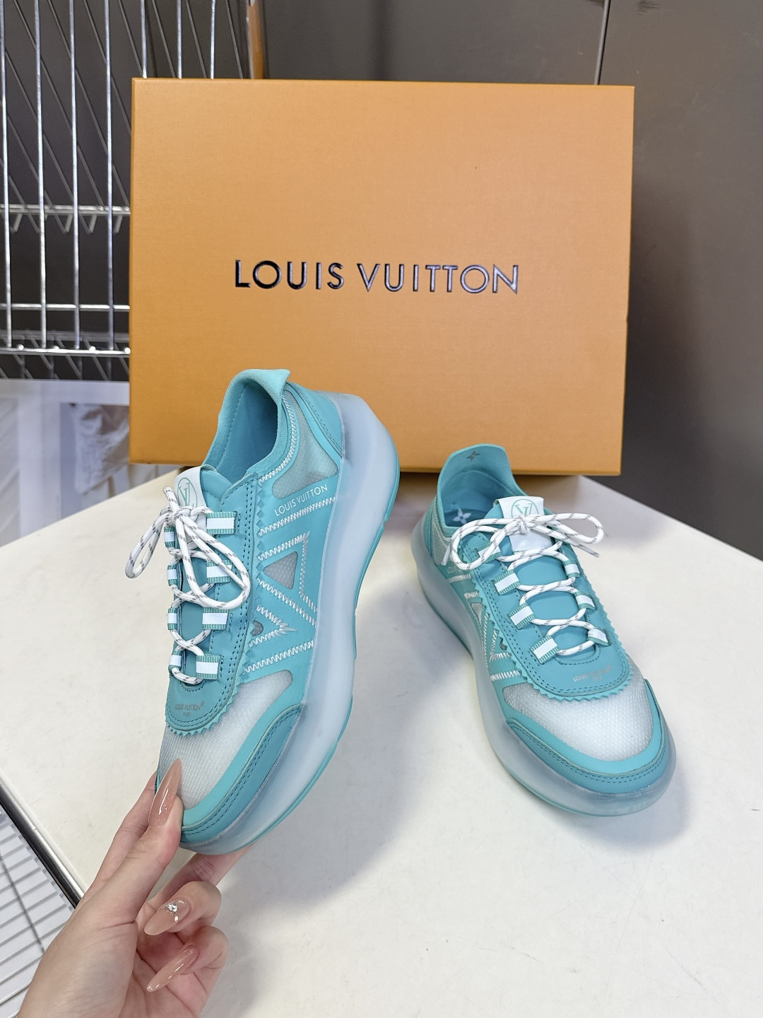 Louis Vuitton 路易威登LOUIS VUITTON春夏最新款网面半透明休闲运动鞋