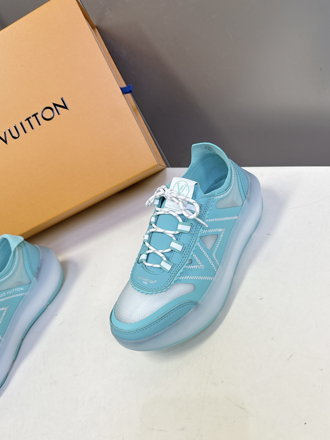 Louis Vuitton 路易威登LOUIS VUITTON春夏最新款网面半透明休闲运动鞋