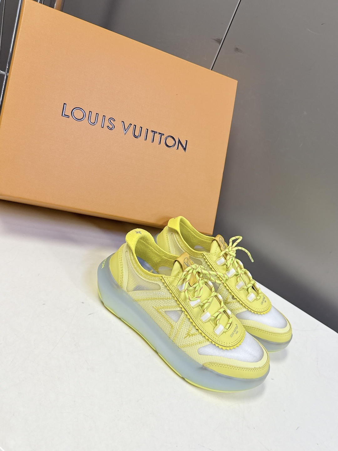 Louis Vuitton 路易威登LOUIS VUITTON春夏最新款网面半透明休闲运动鞋