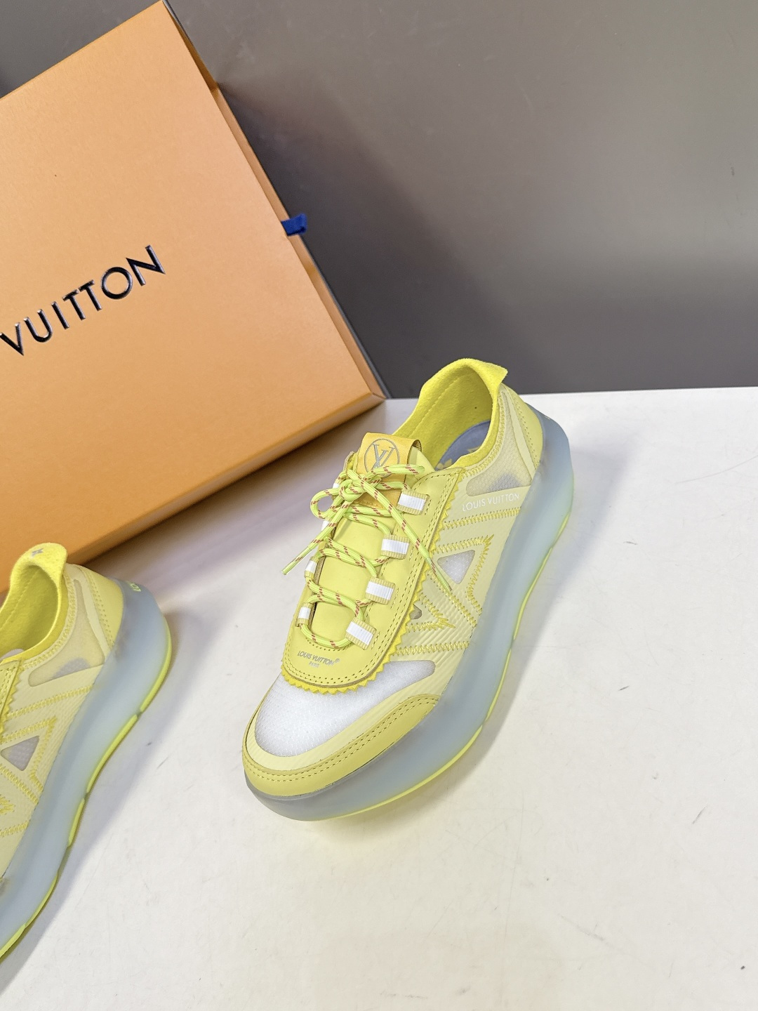 Louis Vuitton 路易威登LOUIS VUITTON春夏最新款网面半透明休闲运动鞋