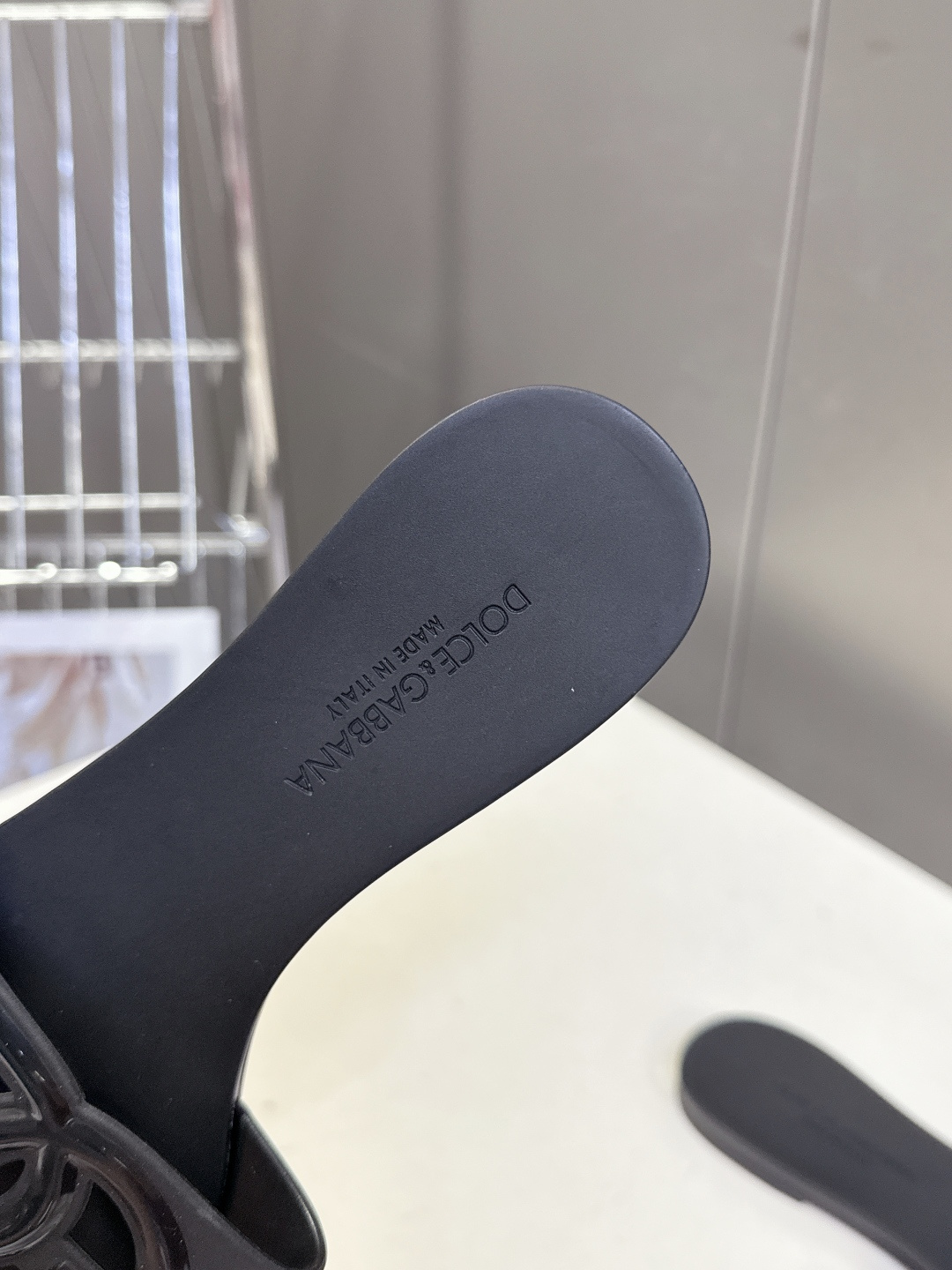 Dolce & Gabbana杜嘉班纳春夏最新款果冻凉拖超多明星网红种草 鞋面上的镂空立体DG字母标识 