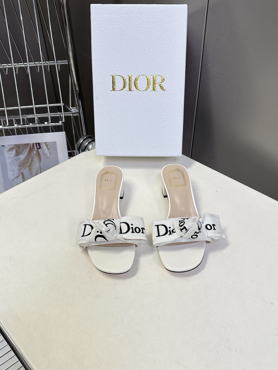 Dior 迪奥Dior春夏最新款蝴蝶结粗跟凉拖