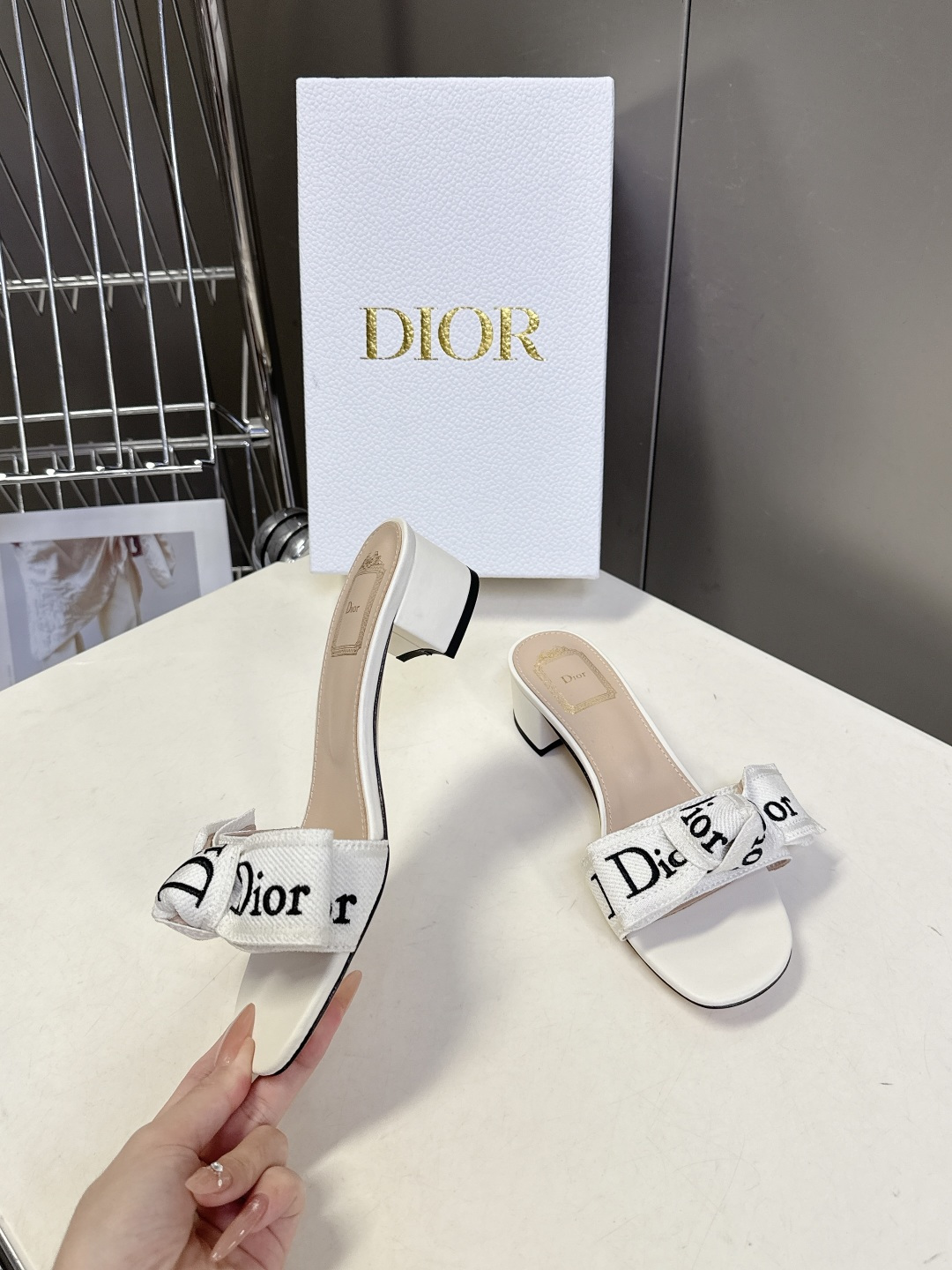 Dior 迪奥Dior春夏最新款蝴蝶结粗跟凉拖
