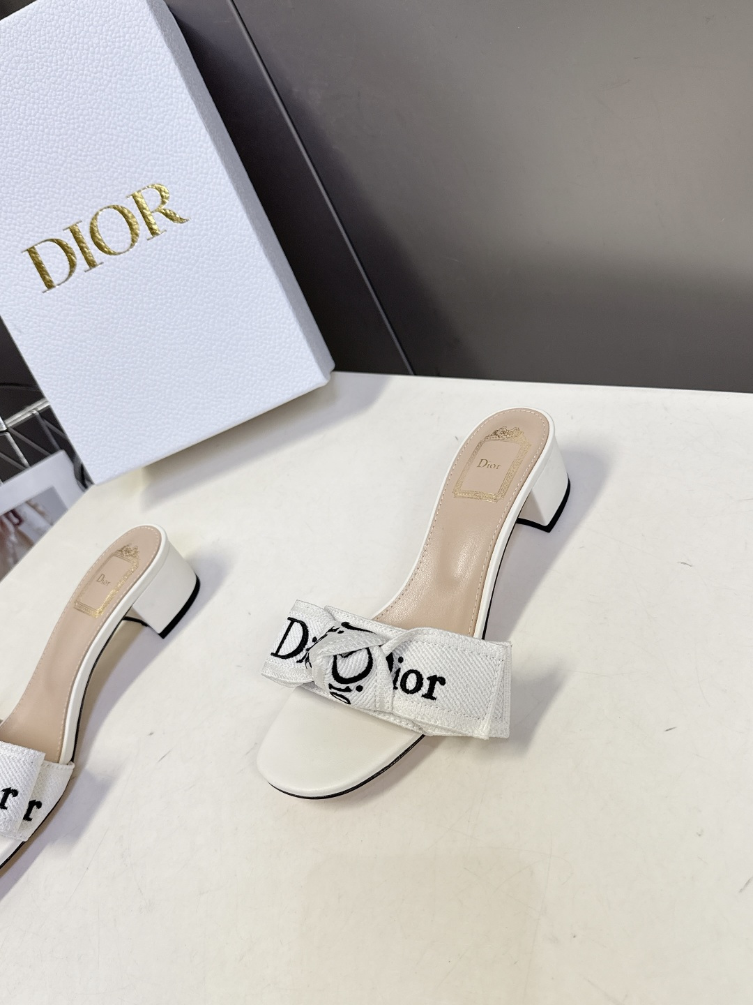 Dior 迪奥Dior春夏最新款蝴蝶结粗跟凉拖