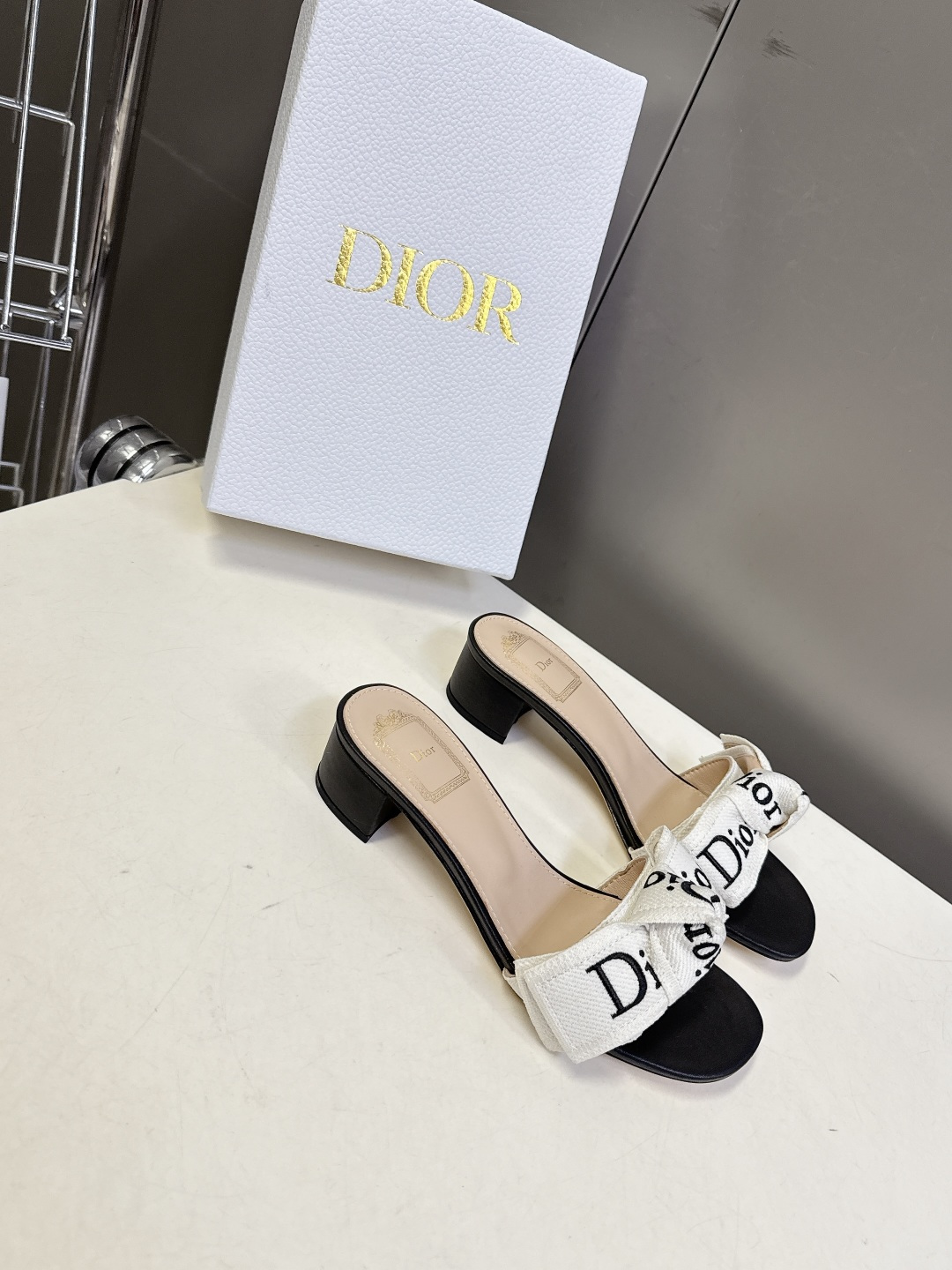Dior 迪奥Dior春夏最新款蝴蝶结粗跟凉拖