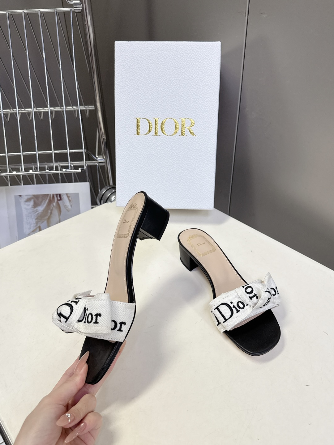 Dior 迪奥Dior春夏最新款蝴蝶结粗跟凉拖