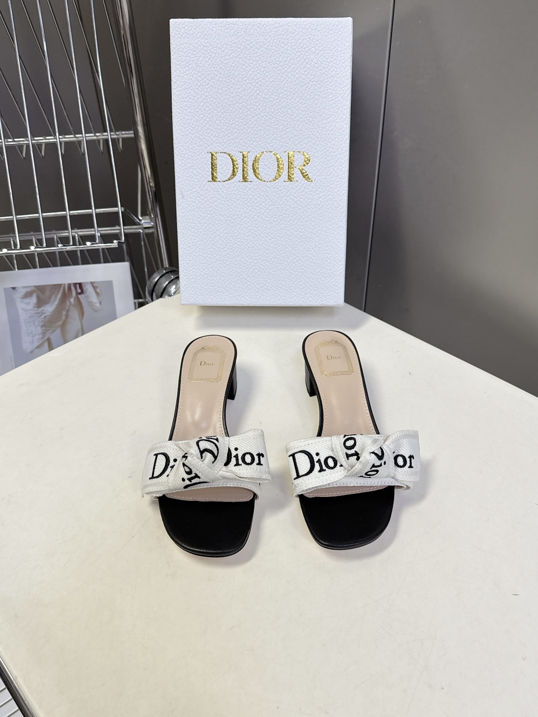 Dior 迪奥Dior春夏最新款蝴蝶结粗跟凉拖