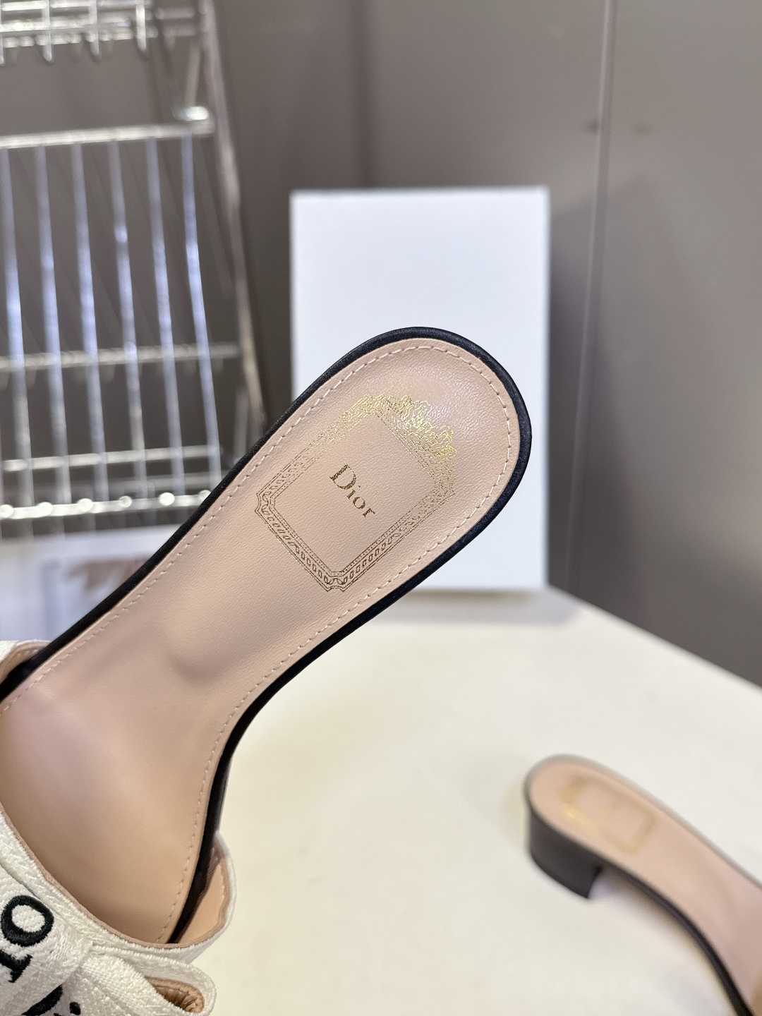 Dior 迪奥Dior春夏最新款蝴蝶结粗跟凉拖