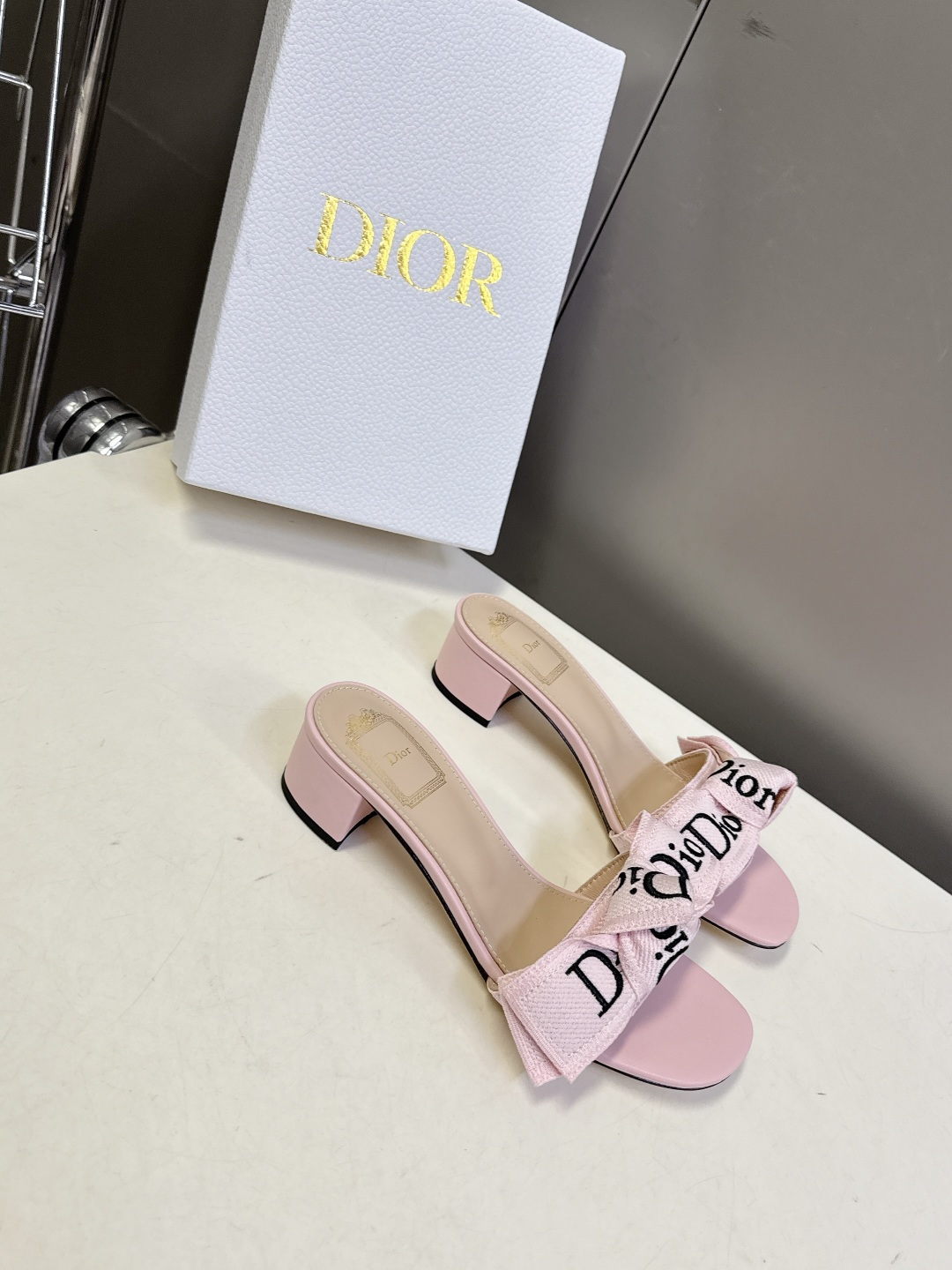 Dior 迪奥Dior春夏最新款蝴蝶结粗跟凉拖