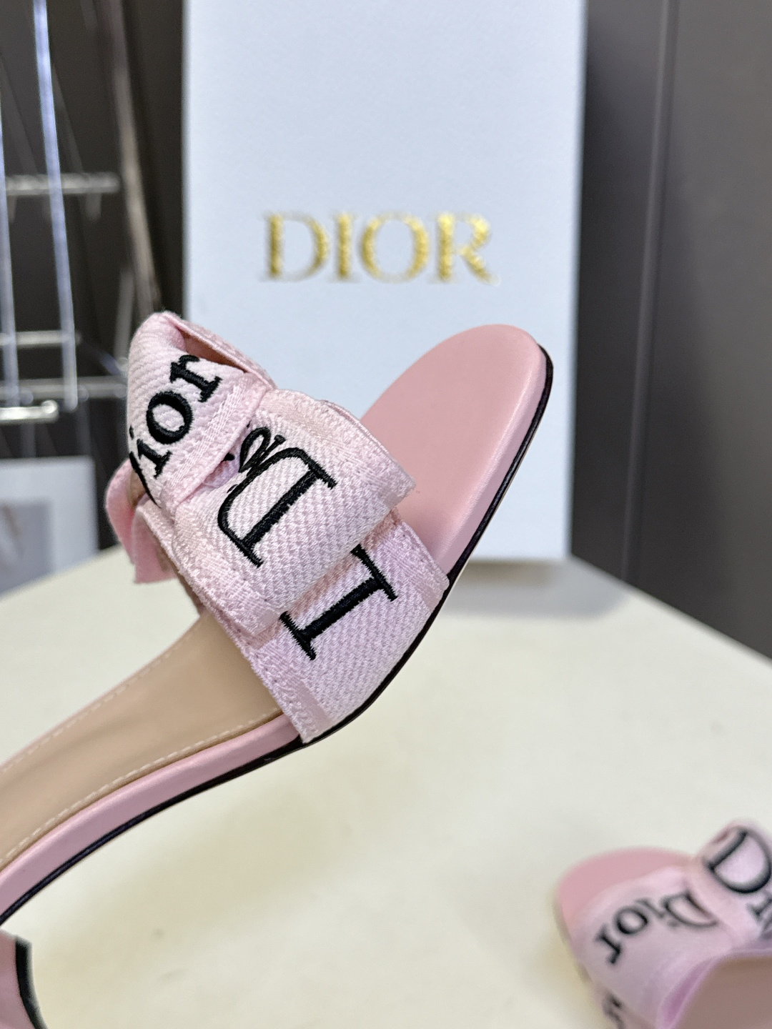 Dior 迪奥Dior春夏最新款蝴蝶结粗跟凉拖