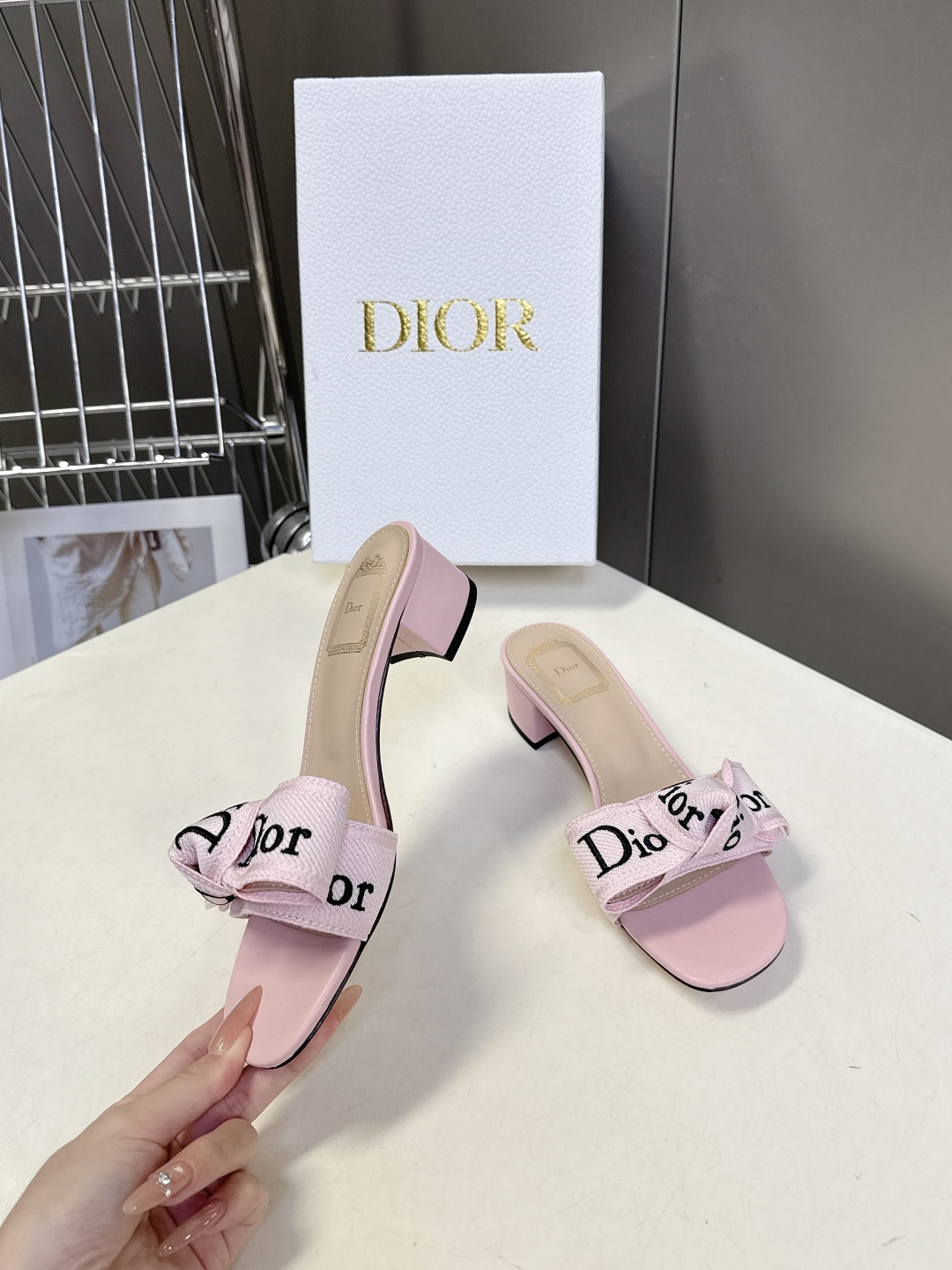 Dior 迪奥Dior春夏最新款蝴蝶结粗跟凉拖