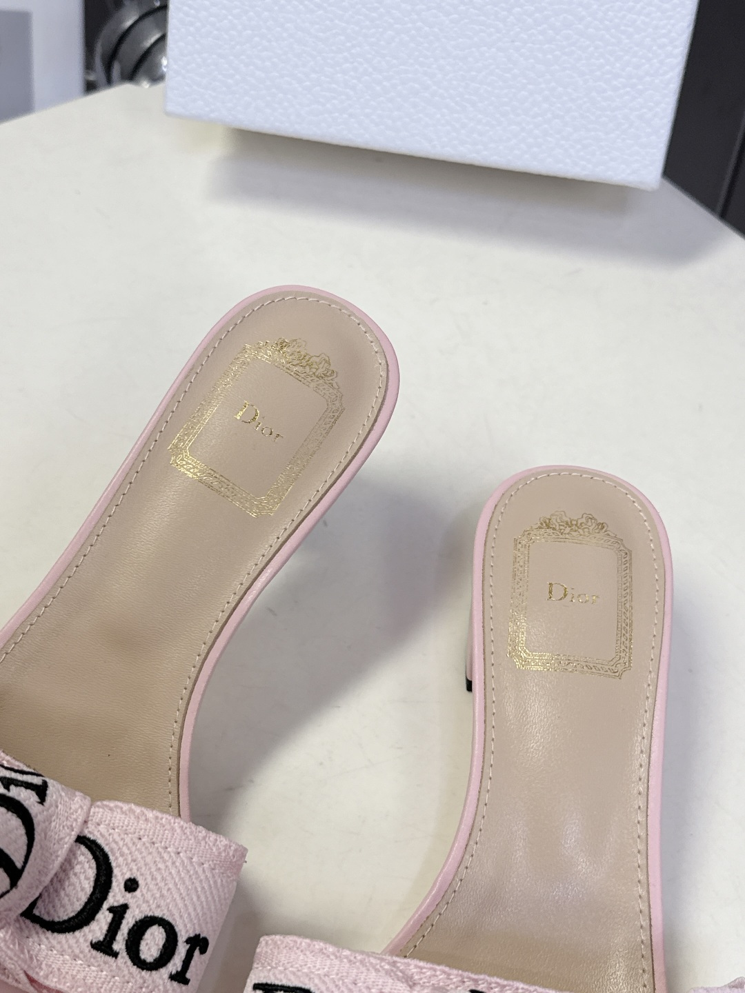 Dior 迪奥Dior春夏最新款蝴蝶结粗跟凉拖