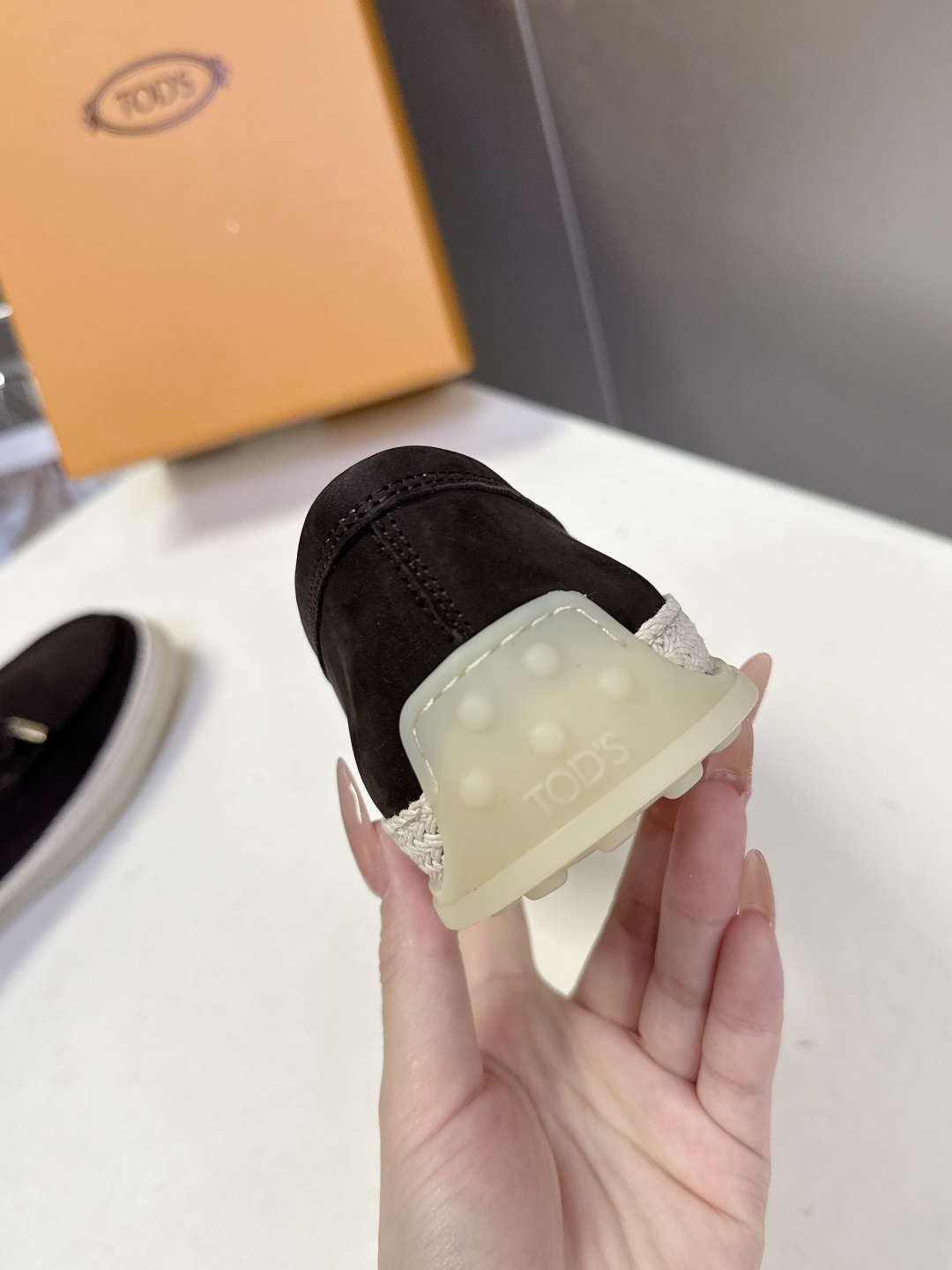TOD'S托德斯春夏最新款的草编底乐福鞋超多明星网红种草 鞋底边缘采用拉菲草编织工艺 自带度假感和松弛感