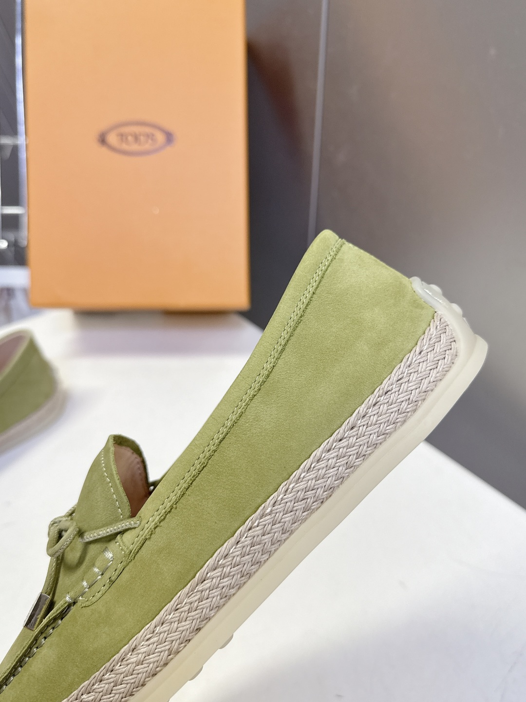 TOD'S托德斯春夏最新款的草编底乐福鞋超多明星网红种草 鞋底边缘采用拉菲草编织工艺 自带度假感和松弛感