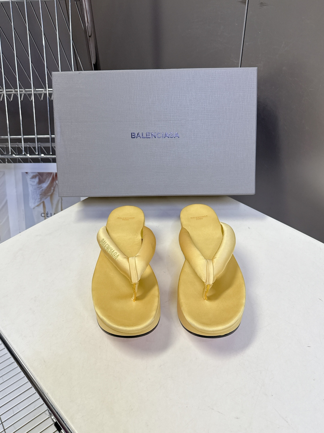 Balenciaga 巴黎世家Balenciaga春夏最新款厚底缎面丝绸厚底人字拖