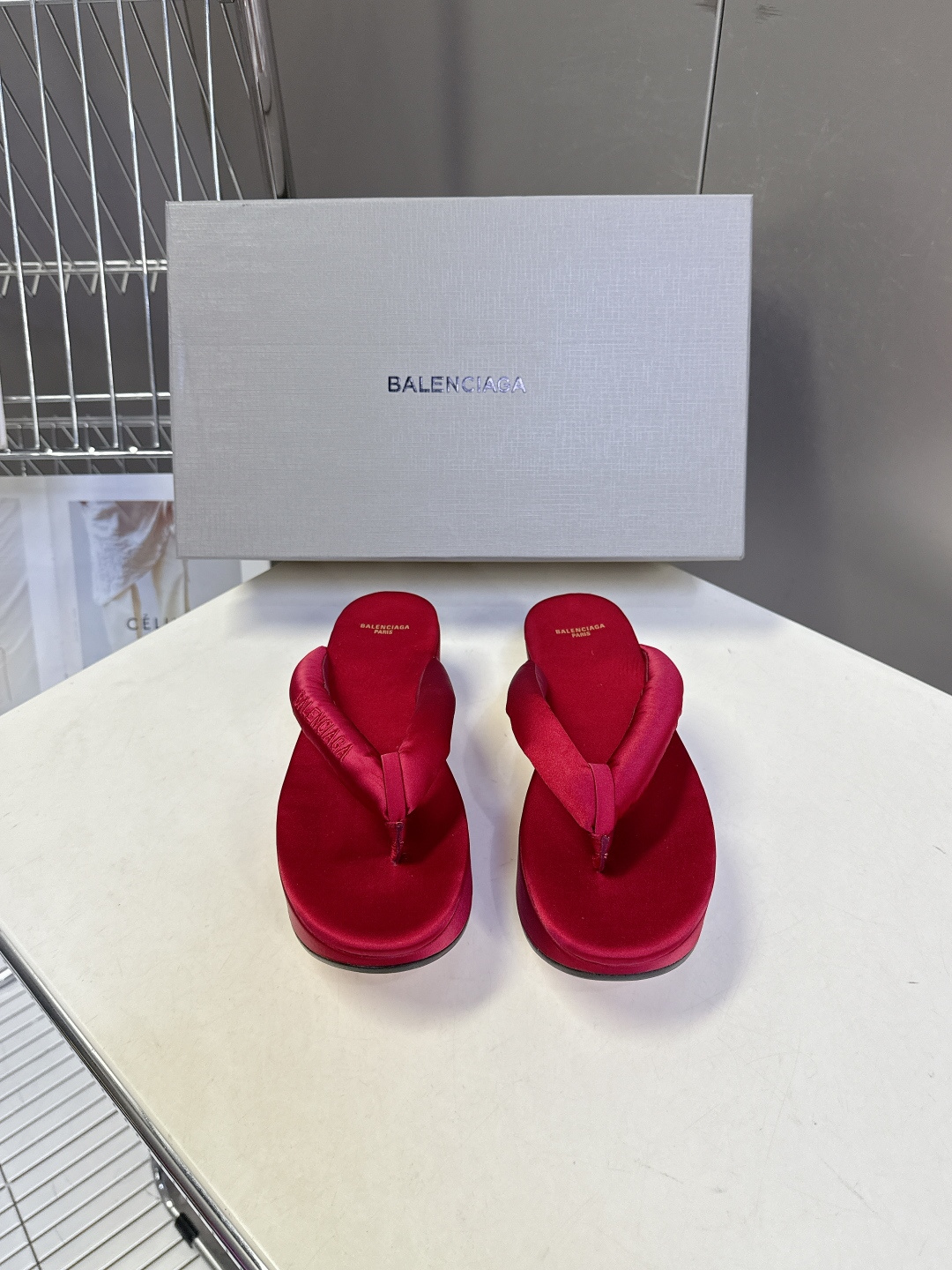 Balenciaga 巴黎世家Balenciaga春夏最新款厚底缎面丝绸厚底人字拖