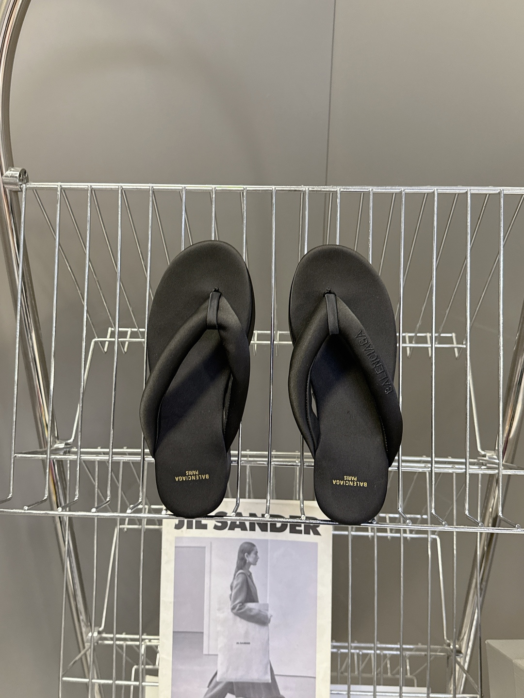 Balenciaga 巴黎世家Balenciaga春夏最新款厚底缎面丝绸厚底人字拖
