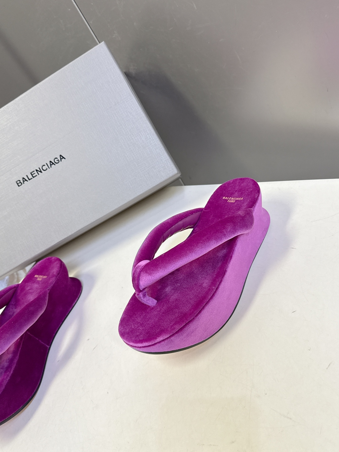Balenciaga 巴黎世家Balenciaga春夏最新款厚底缎面丝绸厚底人字拖