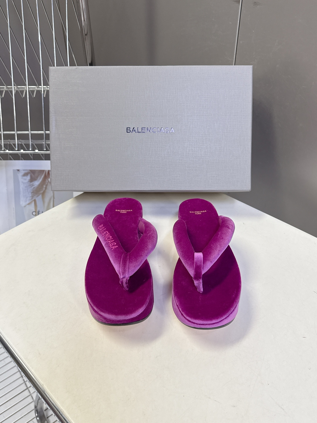 Balenciaga 巴黎世家Balenciaga春夏最新款厚底缎面丝绸厚底人字拖