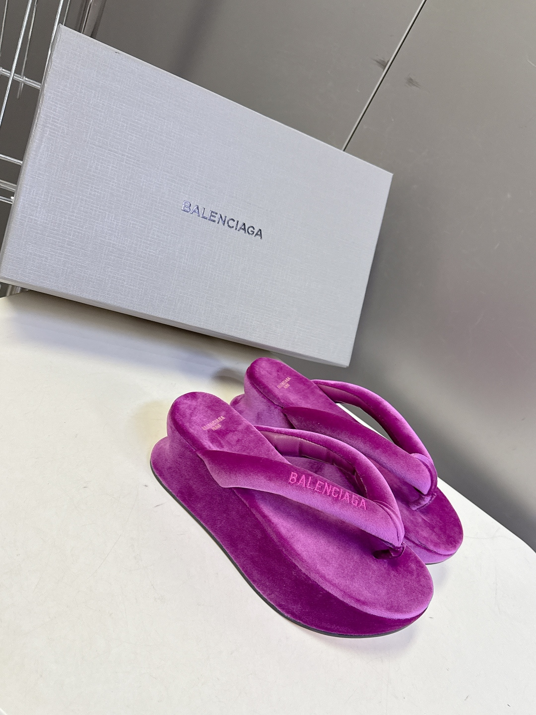 Balenciaga 巴黎世家Balenciaga春夏最新款厚底缎面丝绸厚底人字拖