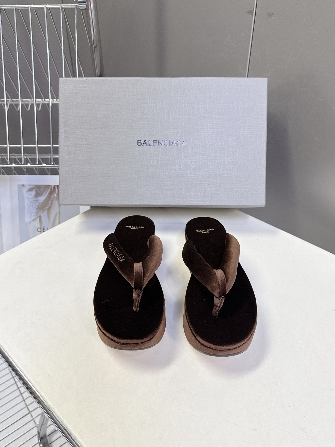 Balenciaga 巴黎世家Balenciaga春夏最新款厚底缎面丝绸厚底人字拖