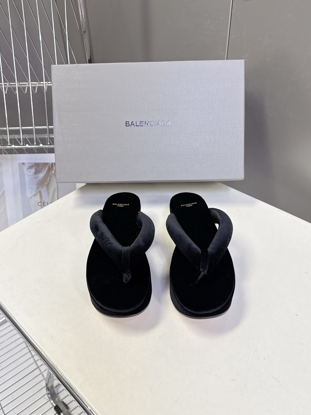 Balenciaga 巴黎世家Balenciaga春夏最新款厚底缎面丝绸厚底人字拖