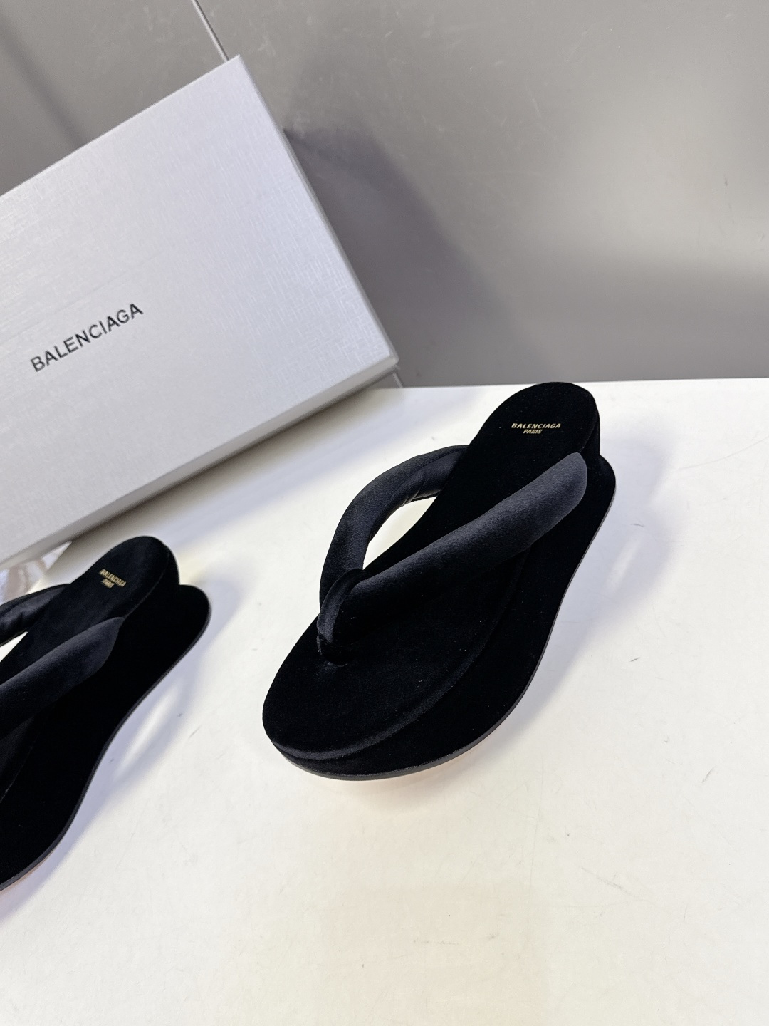 Balenciaga 巴黎世家Balenciaga春夏最新款厚底缎面丝绸厚底人字拖