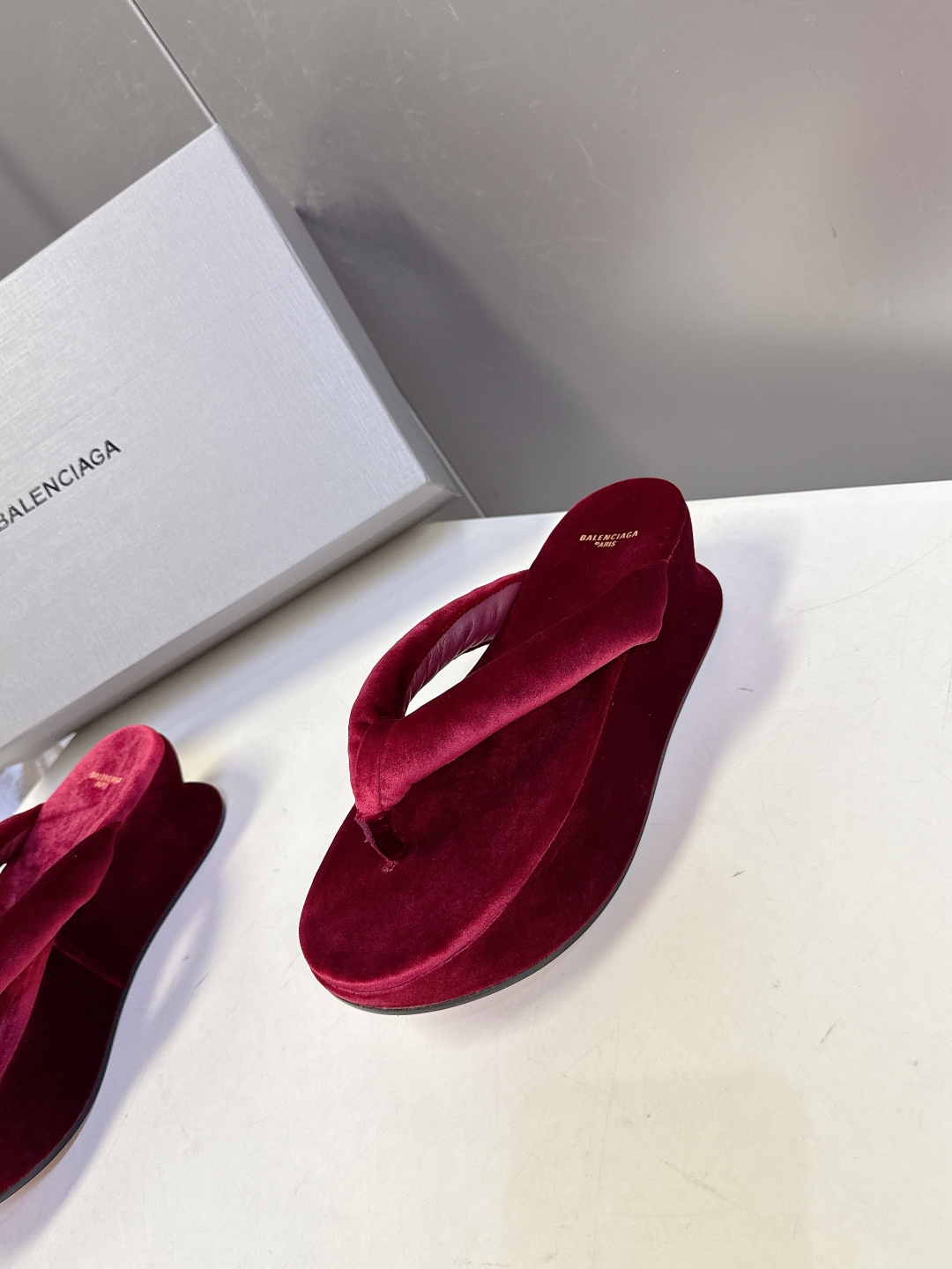 Balenciaga 巴黎世家Balenciaga春夏最新款厚底缎面丝绸厚底人字拖