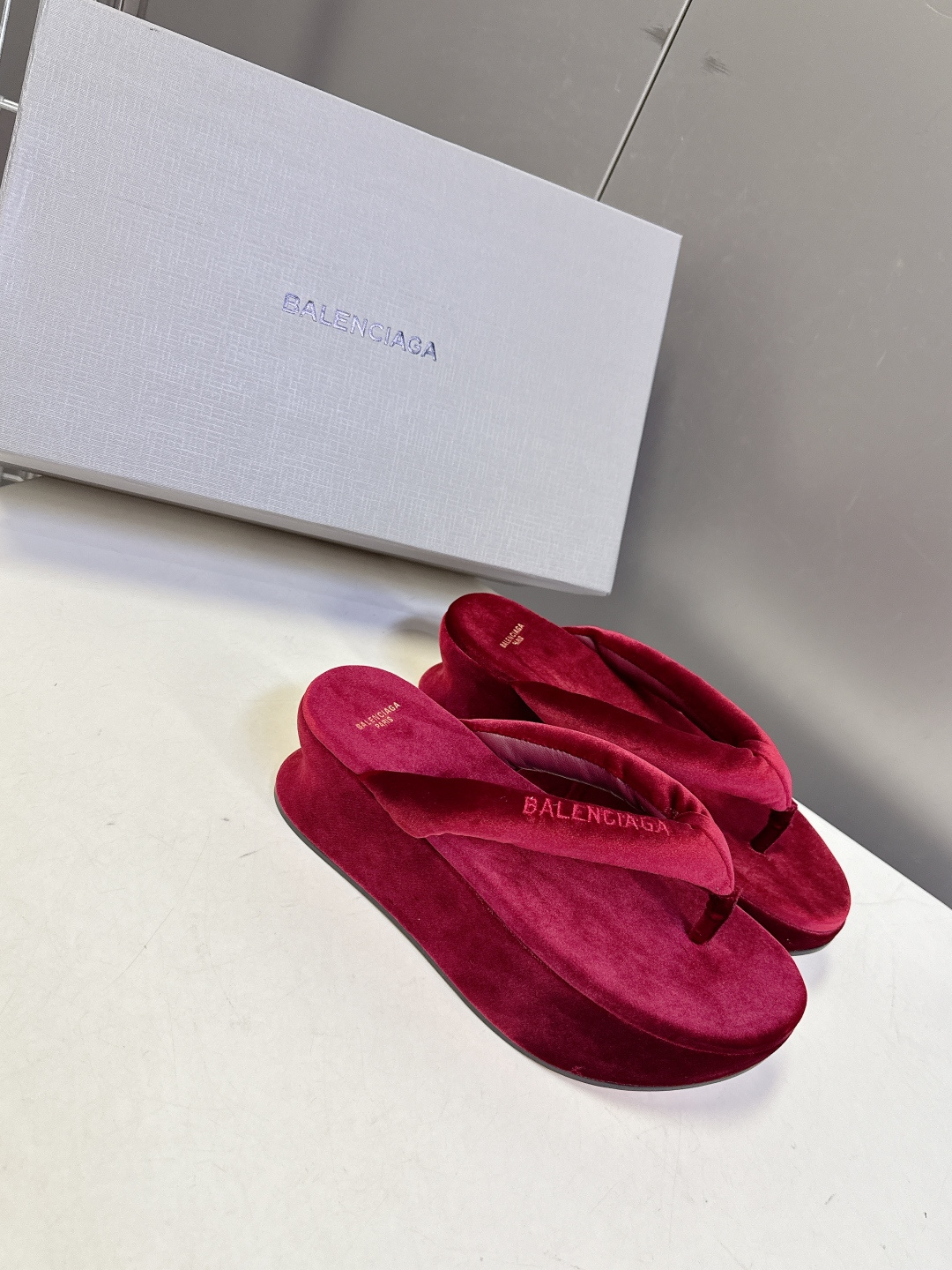 Balenciaga 巴黎世家Balenciaga春夏最新款厚底缎面丝绸厚底人字拖