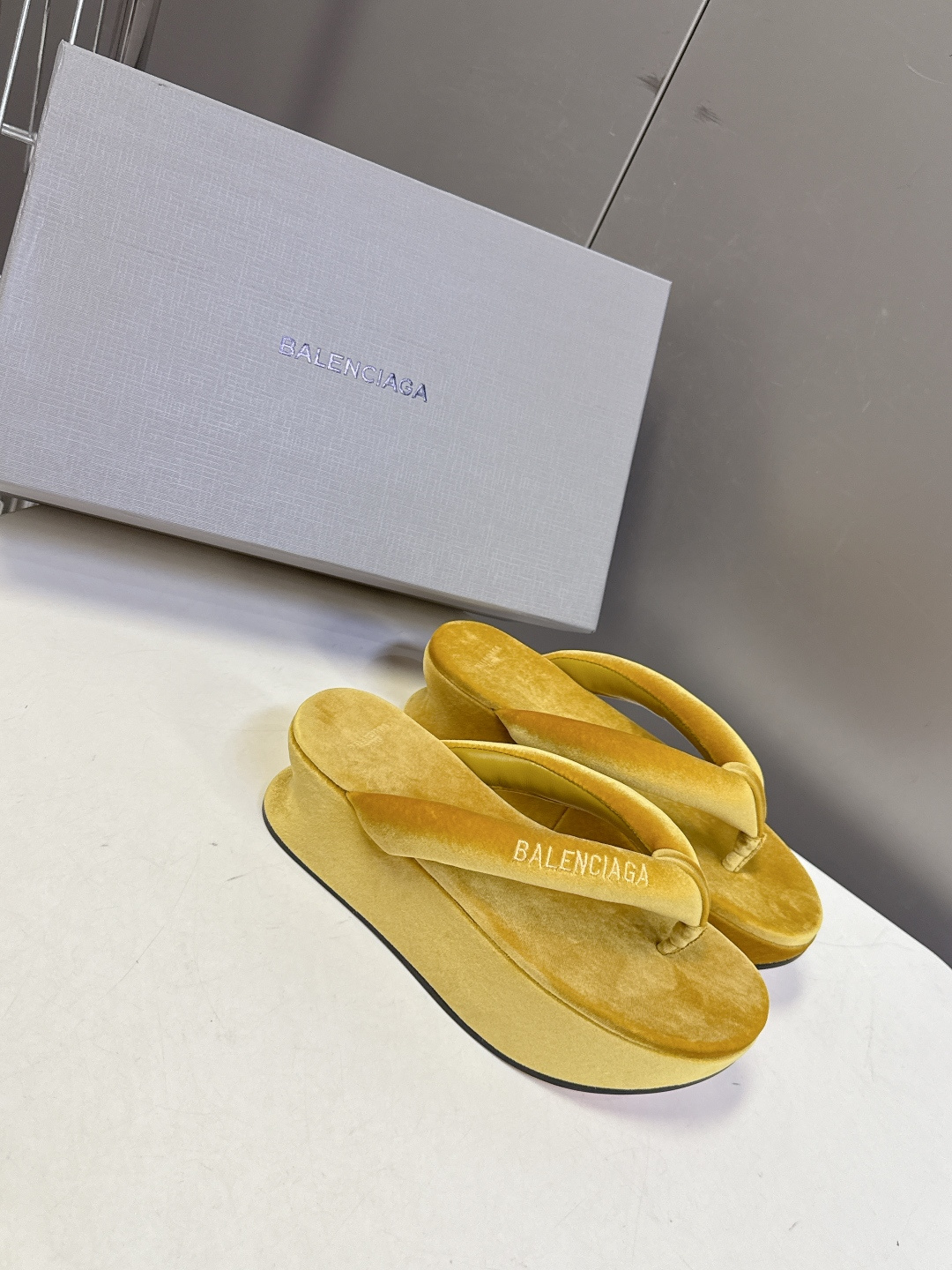 Balenciaga 巴黎世家Balenciaga春夏最新款厚底缎面丝绸厚底人字拖