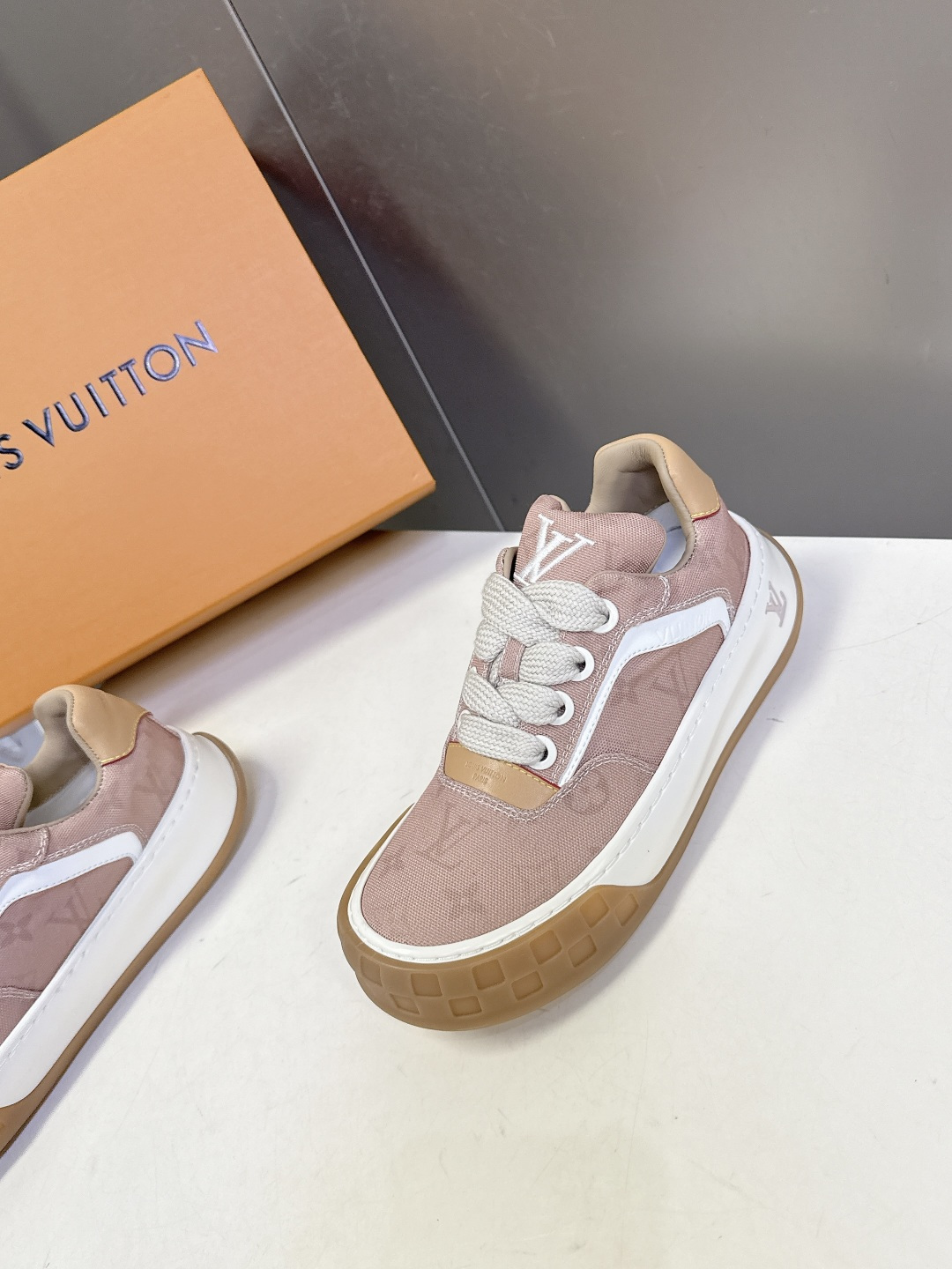 Louis Vuitton 路易威登最新情侣款 饼干鞋休闲鞋    超多明星时尚博主种草 原版购入开发 