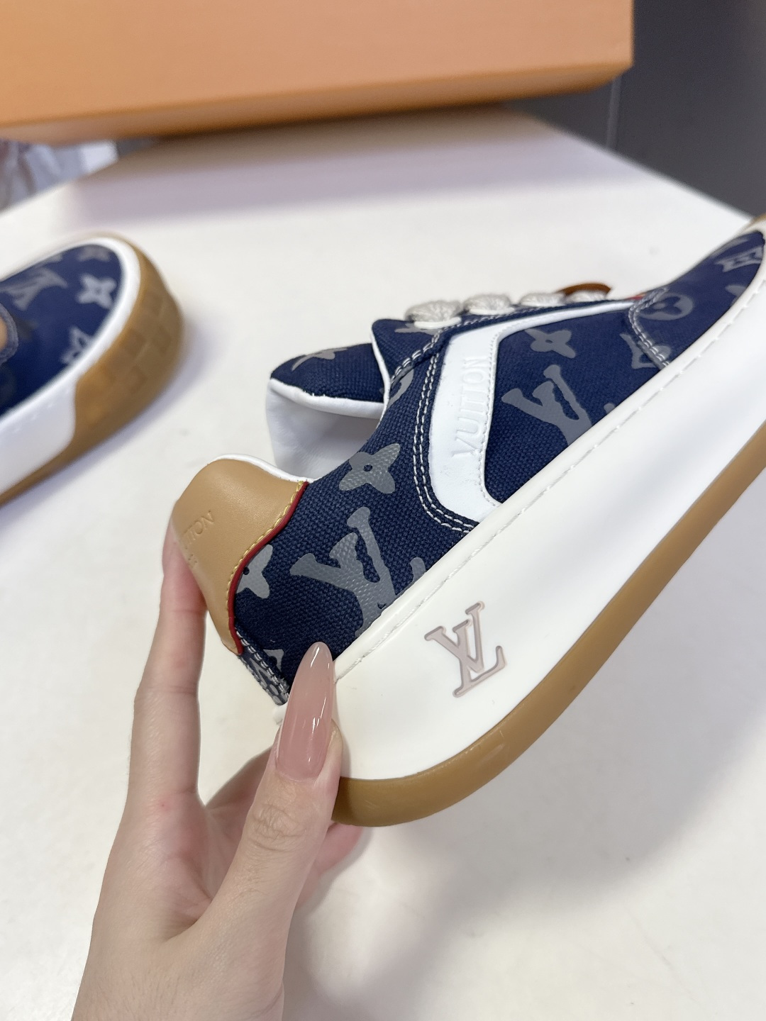 Louis Vuitton 路易威登最新情侣款 饼干鞋休闲鞋    超多明星时尚博主种草 原版购入开发 