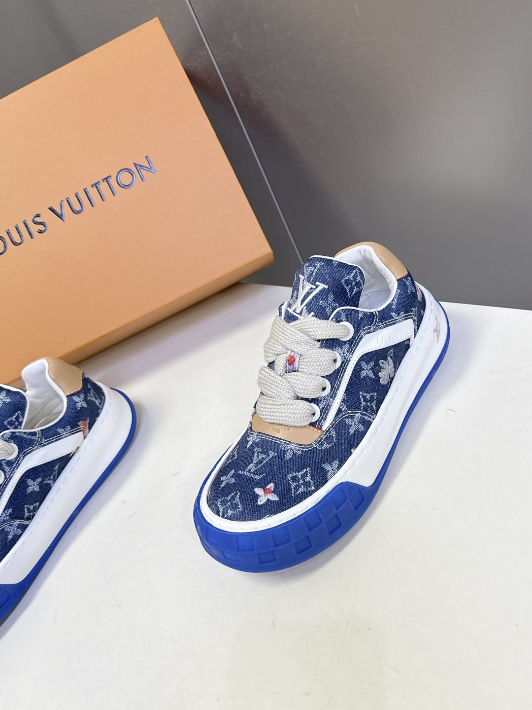 Louis Vuitton 路易威登最新情侣款 饼干鞋休闲鞋    超多明星时尚博主种草 原版购入开发 
