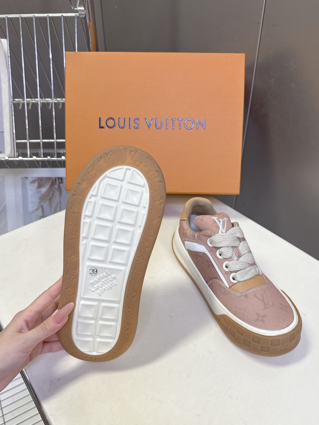 Louis Vuitton 路易威登最新情侣款 饼干鞋休闲鞋    超多明星时尚博主种草 原版购入开发 